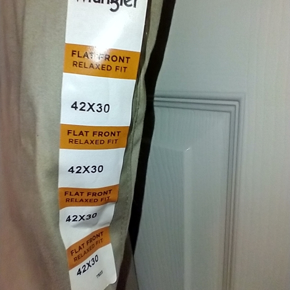 NWT Wrangler Riata Flat Front Relaxed Fit Chino Pants Men's sz 42X30. - Picture 6 of 9